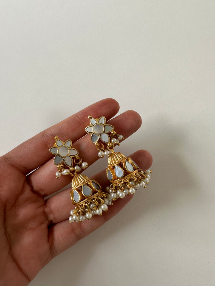 Sani Milky Earrings