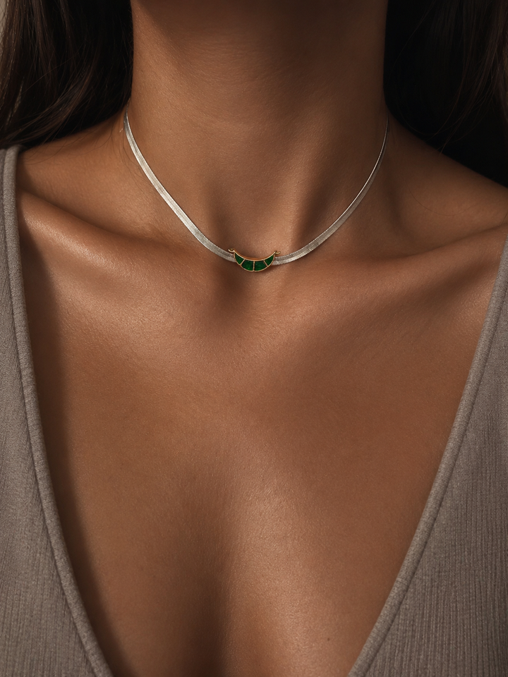 Arc choker necklace