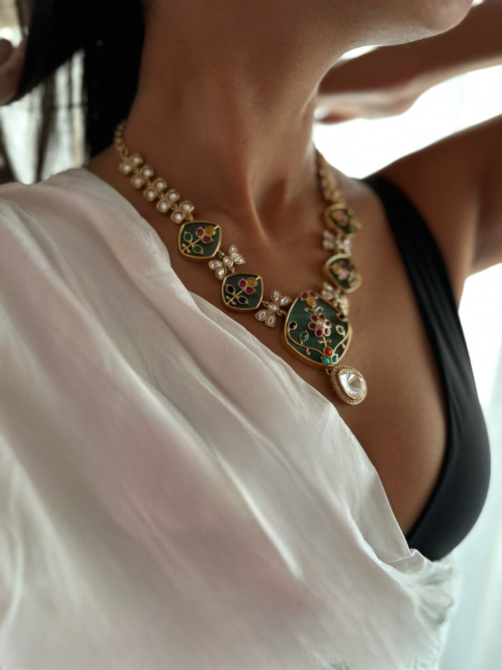 Cavos Kundan Necklace