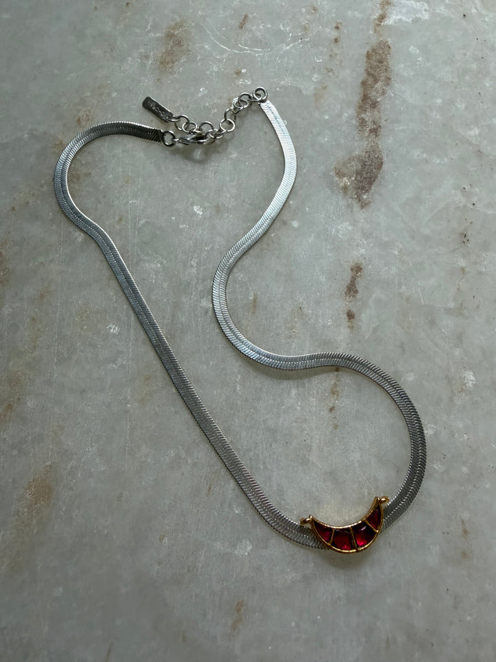 Arc choker necklace