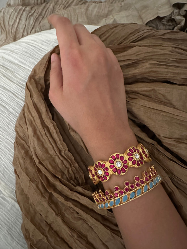 Gulabi premangan bracelet