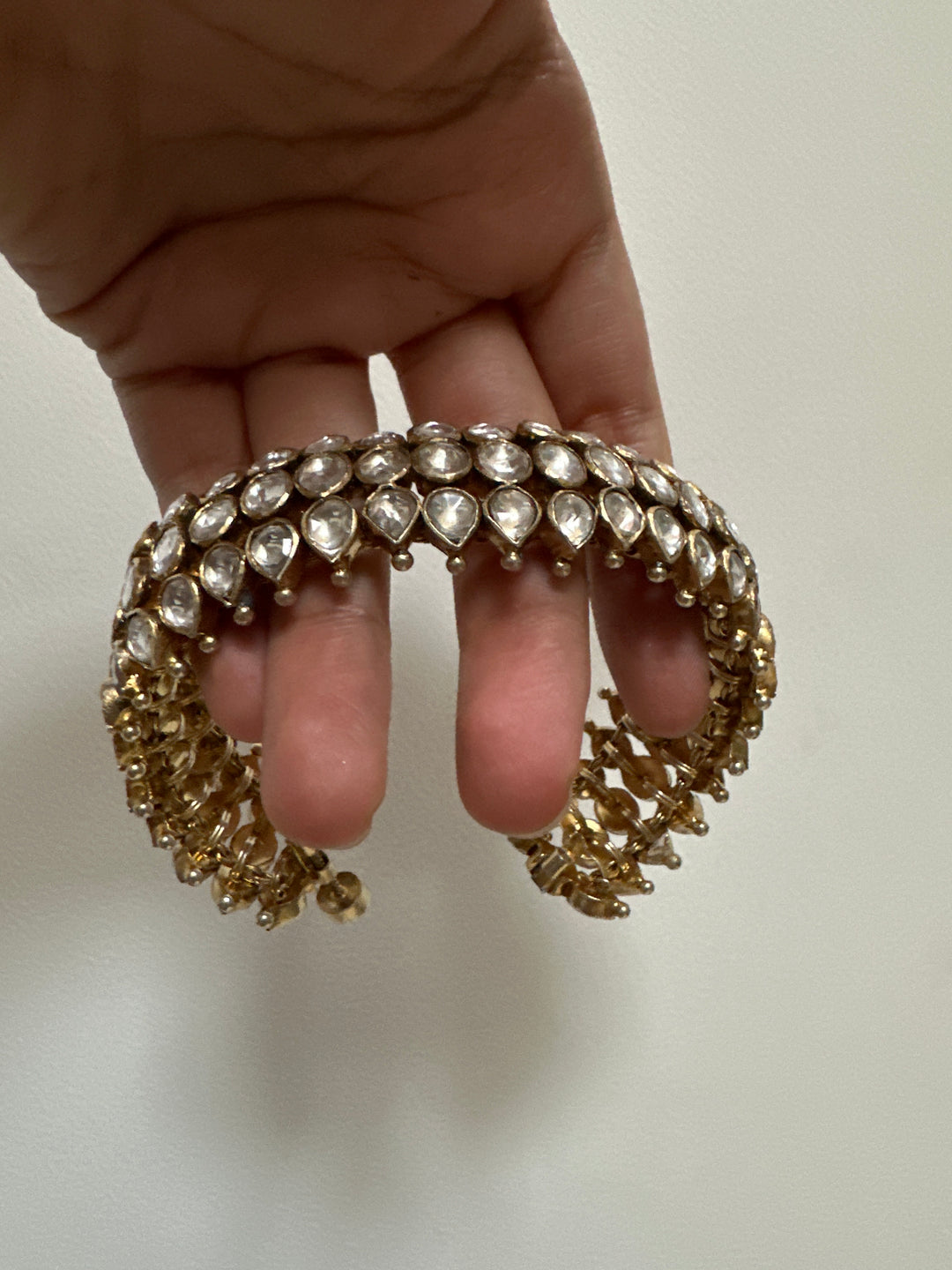 Flexible kundan bracelet