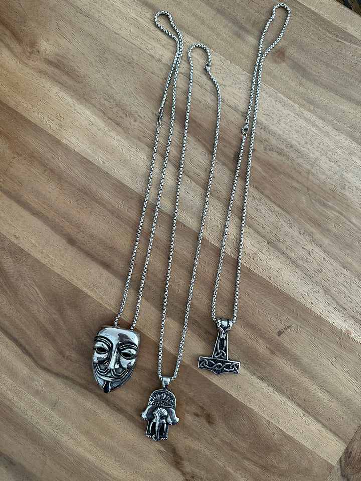 Motif chain necklace