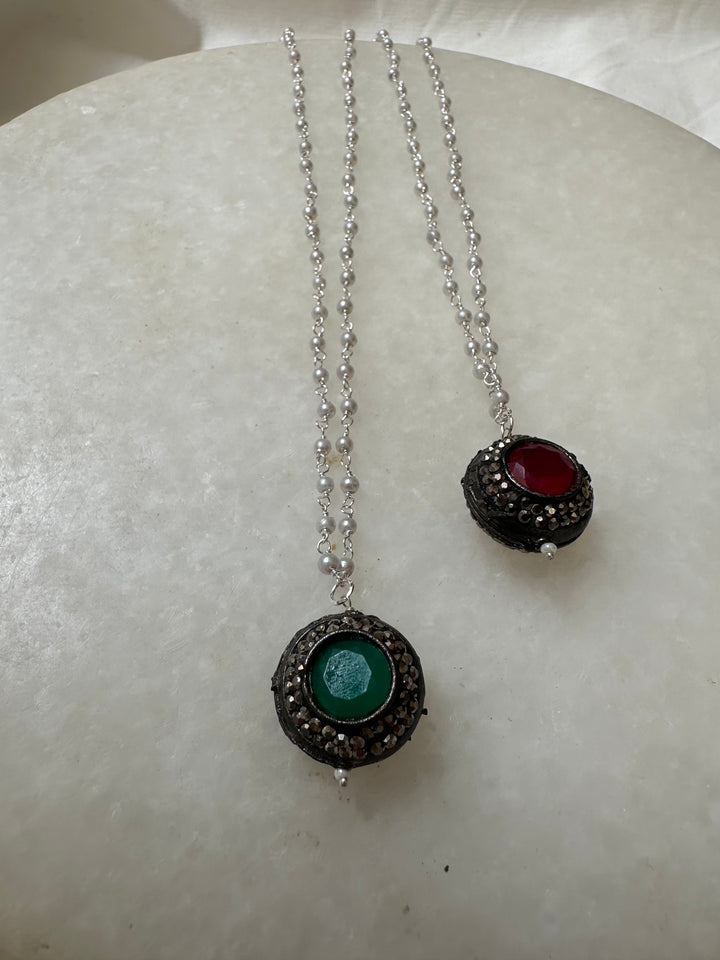 Victoria motif strand necklace