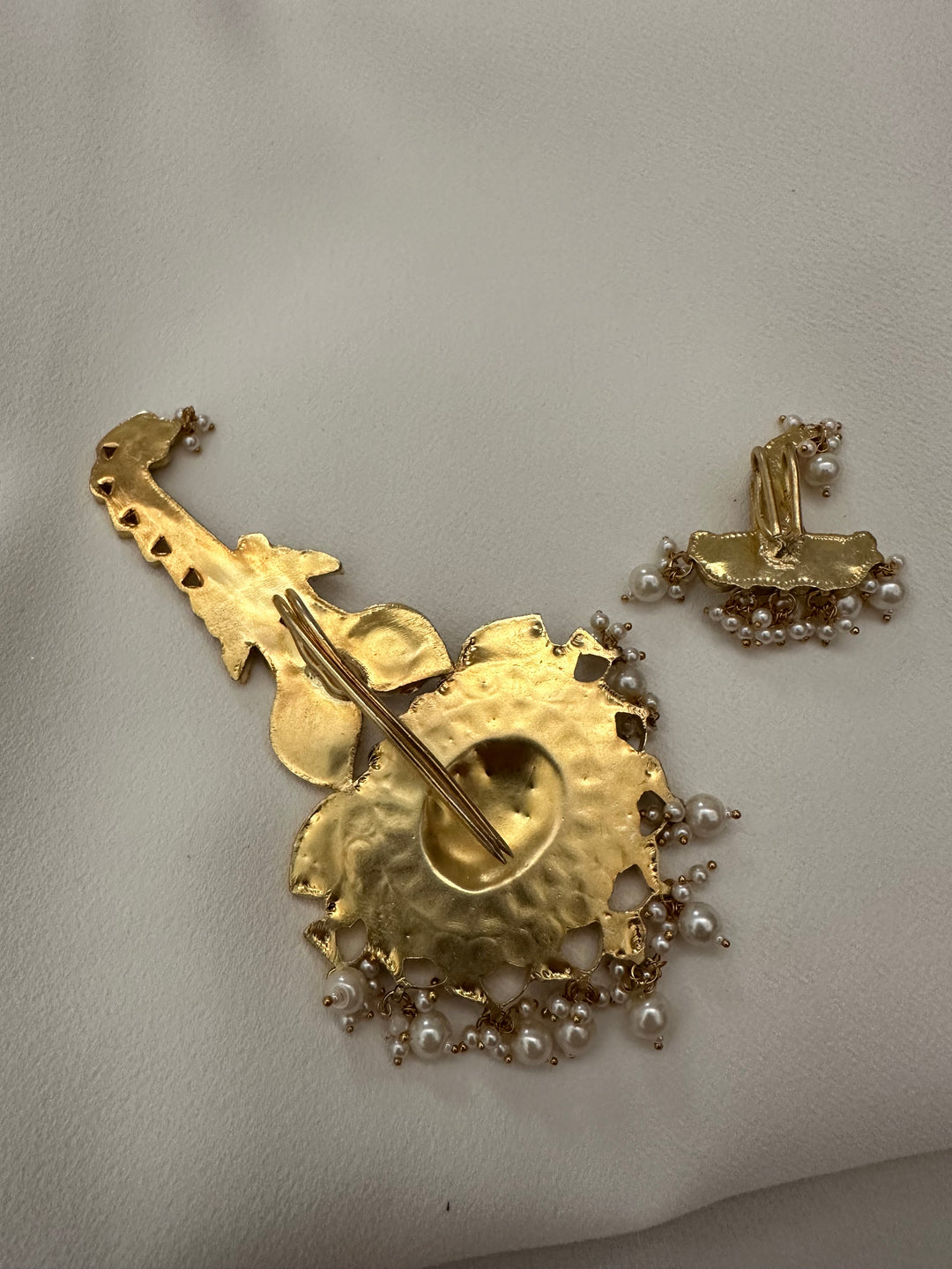 Kalingi brooch