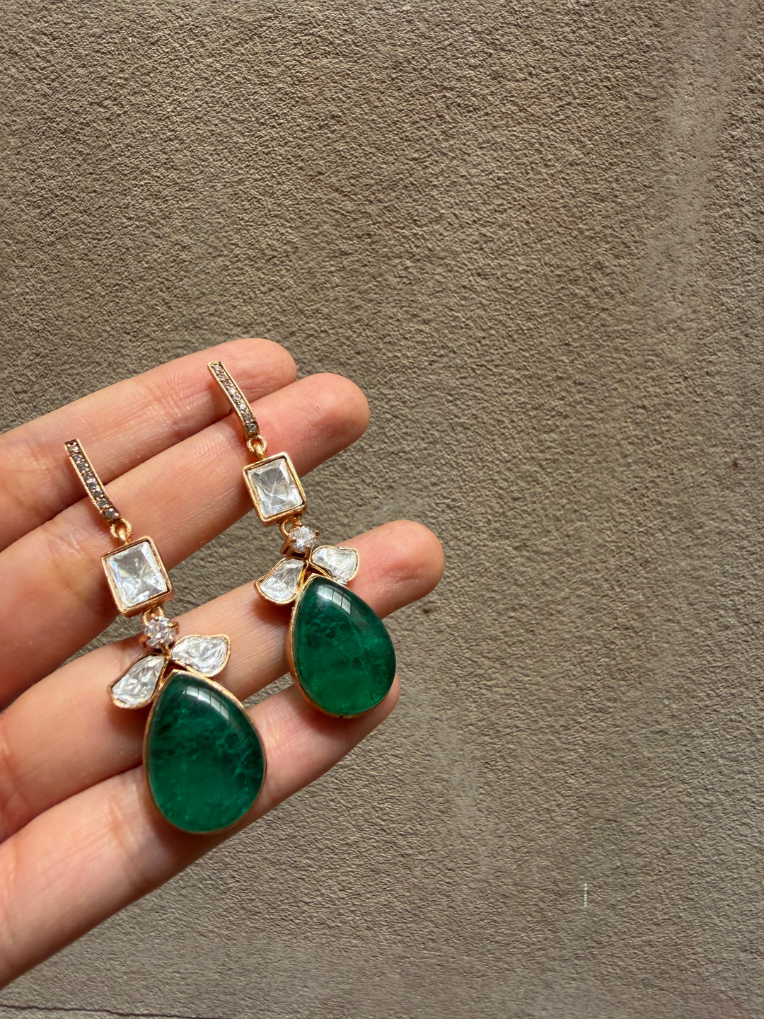 Emerald hue earring