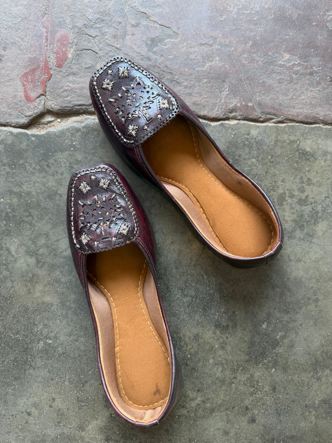 Embelished brown shoe