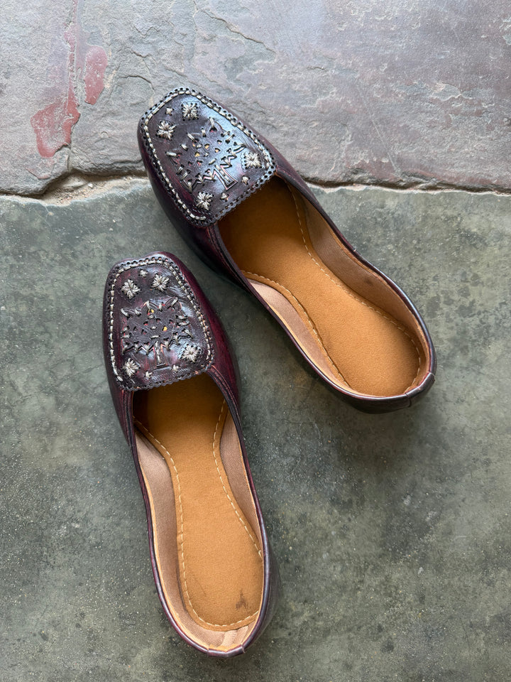 Embelished brown shoe