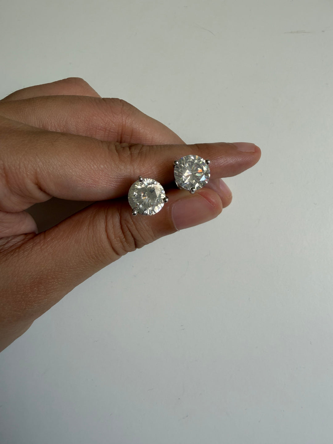 Round solitare earrings