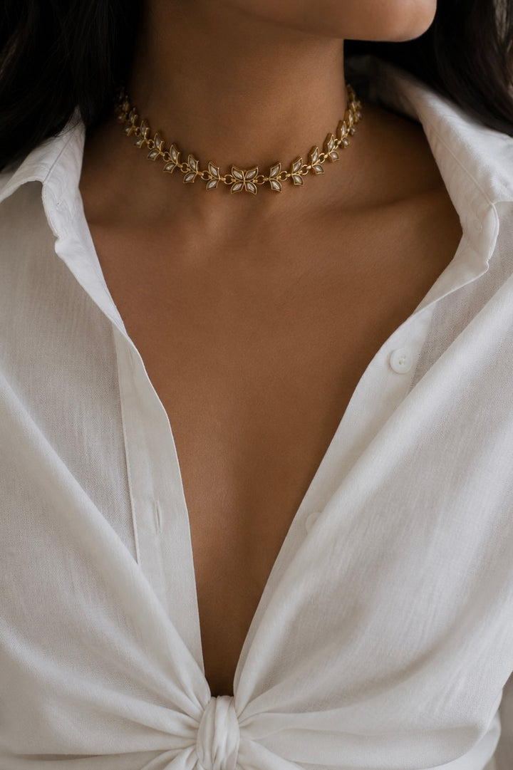 Lilly white necklace