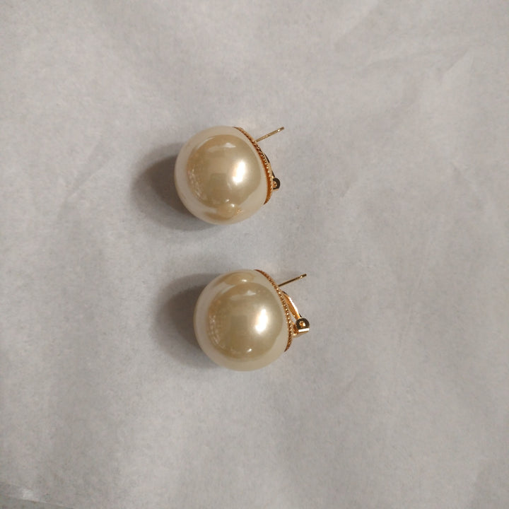 Pearl Ball Ash Earrings