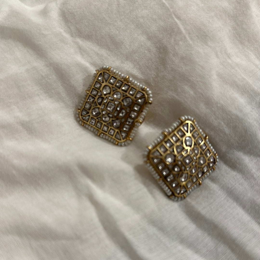 Pichai chokor earrings