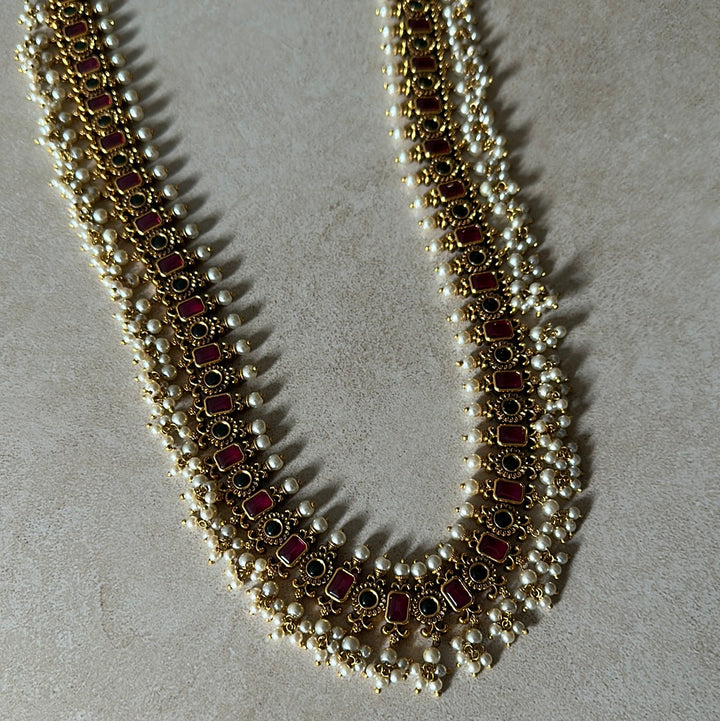 Jona Necklace Set