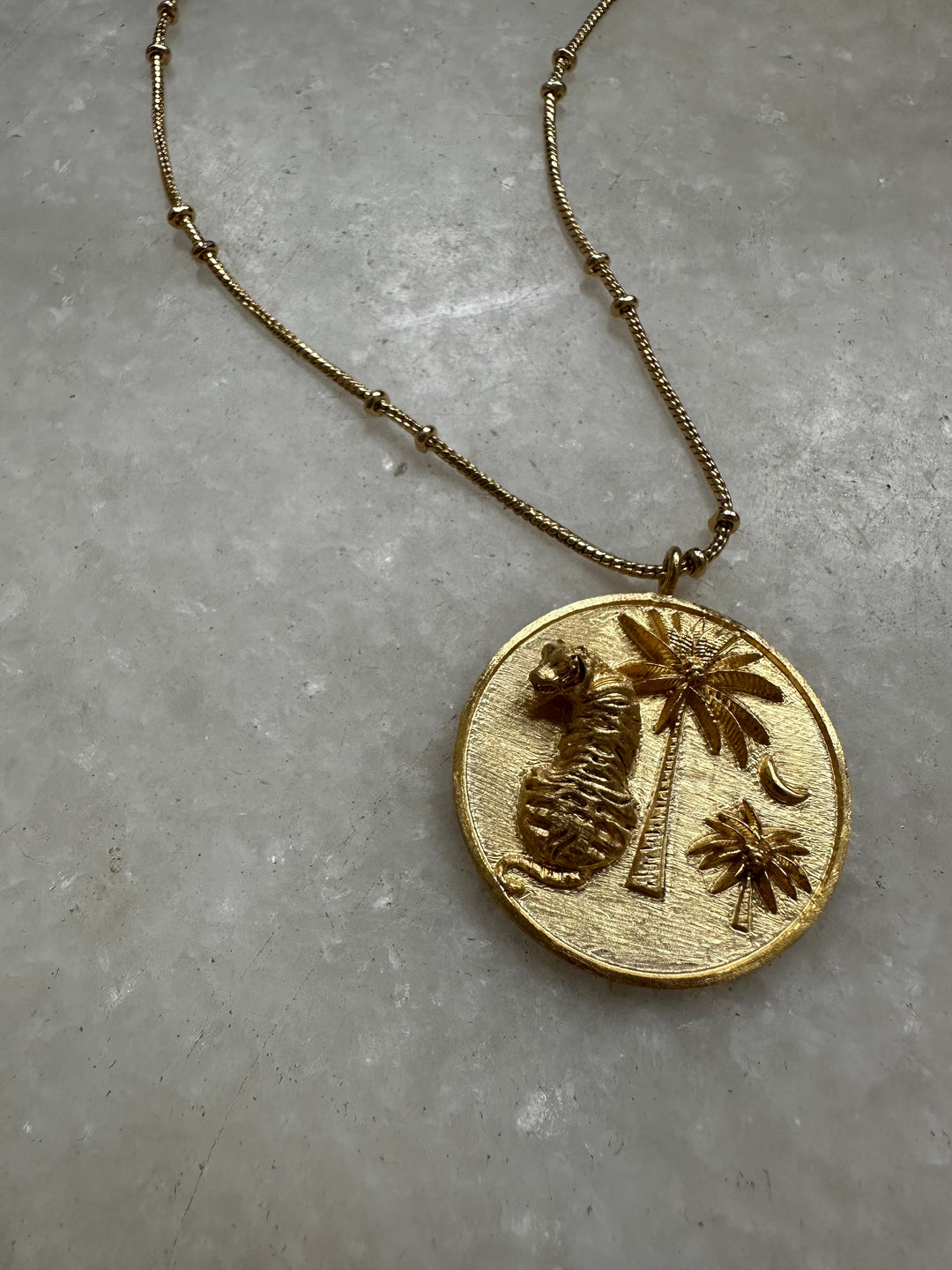 Moonlit majesty necklace