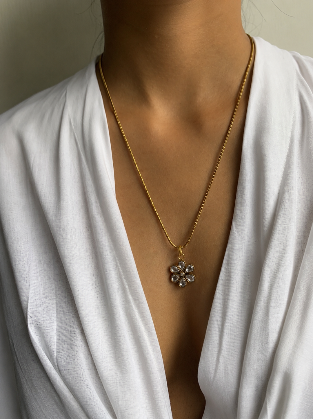 Daisy flower necklace
