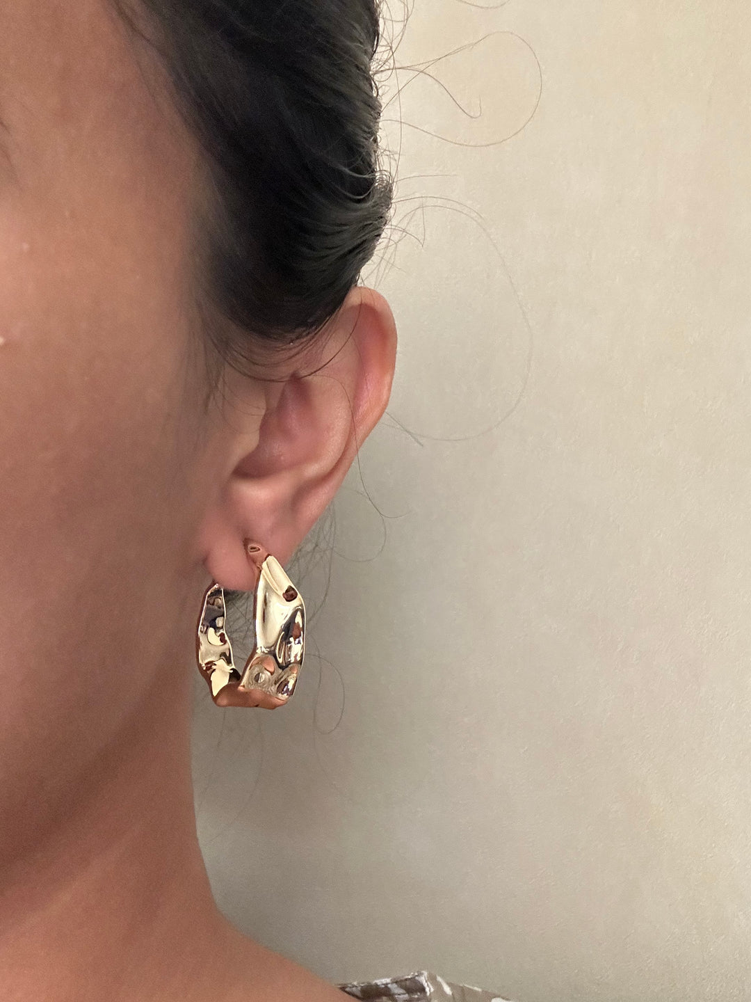 Lara crust hoop earrings