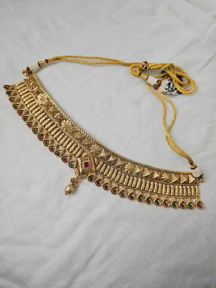 Arna Gold Necklace Set