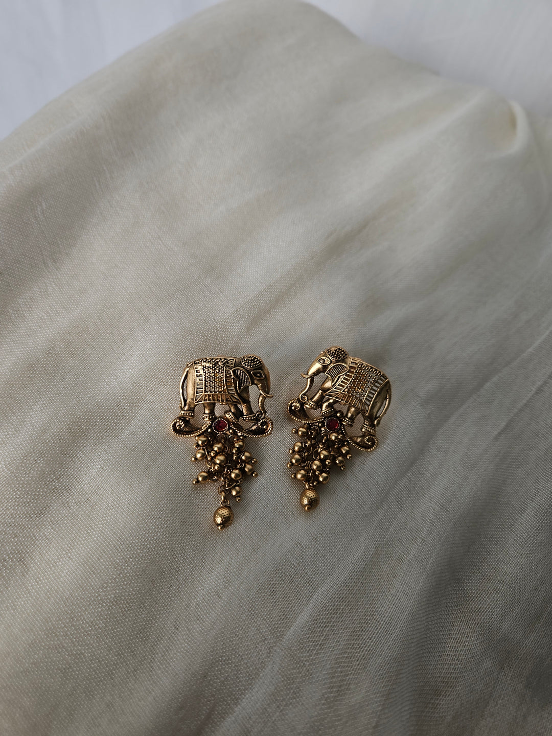 Gaurvi Pearl Earrings