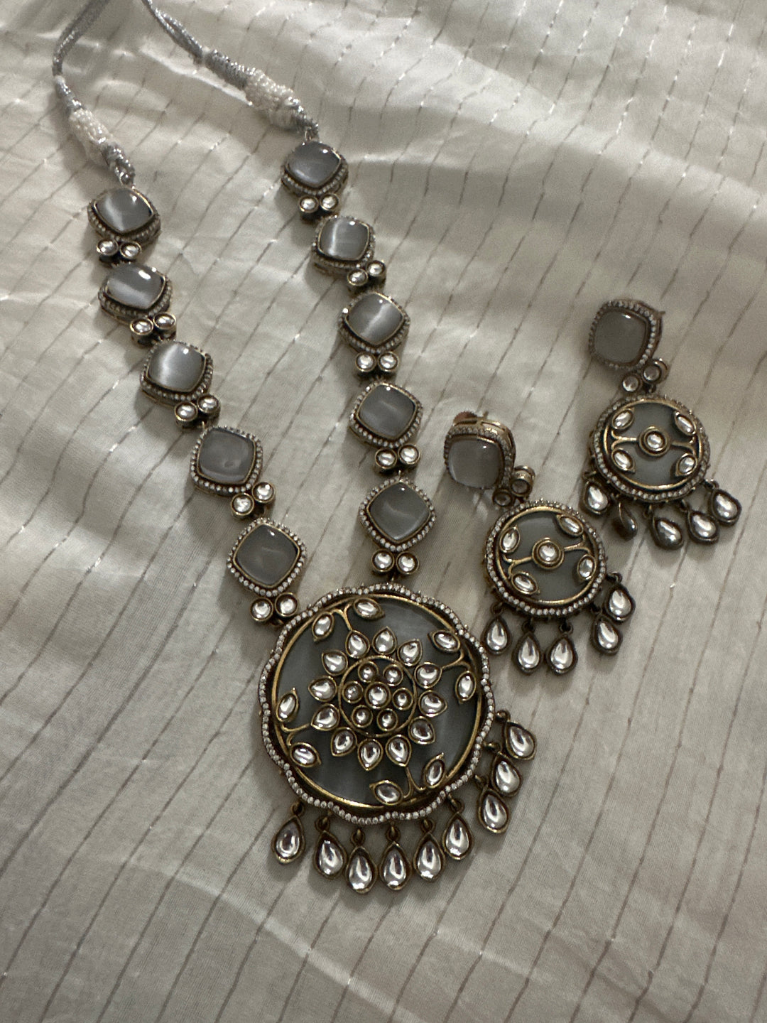 Bhav 11 necklace set