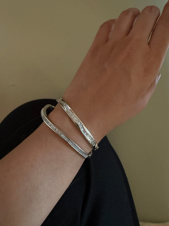 Tidal bracelet