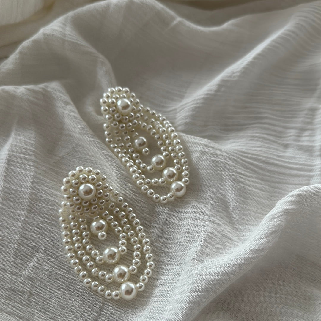 Pearl Bella Queen Earrings