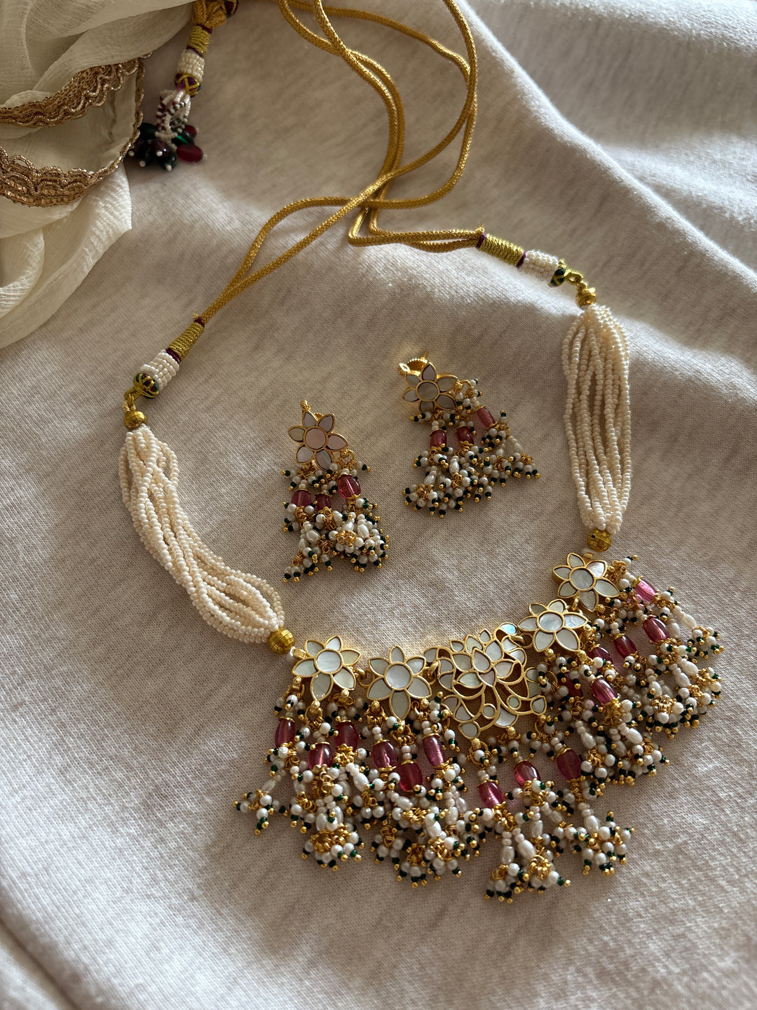Sia 32 Necklace Set