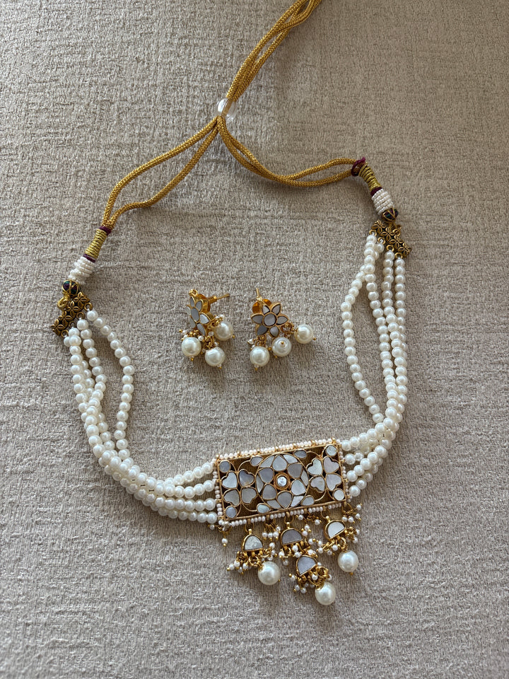 Martha 19 Necklace Set