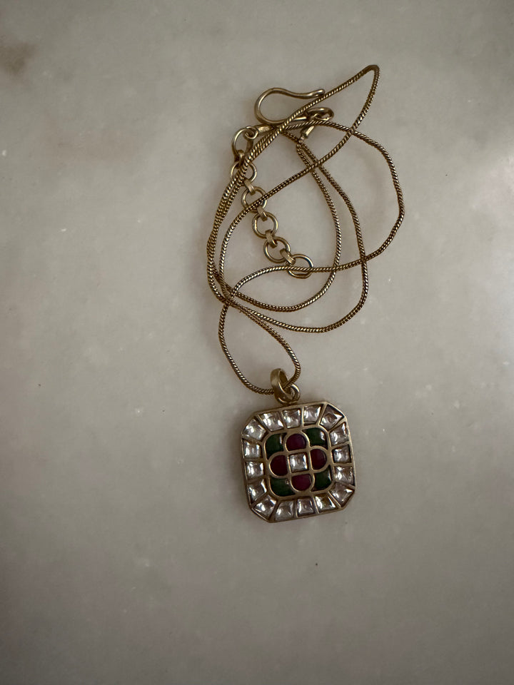 Chokor pendant necklace