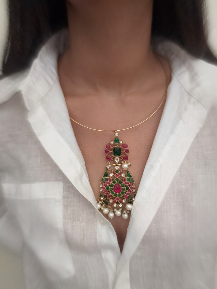 Jameela big motif hasli necklace