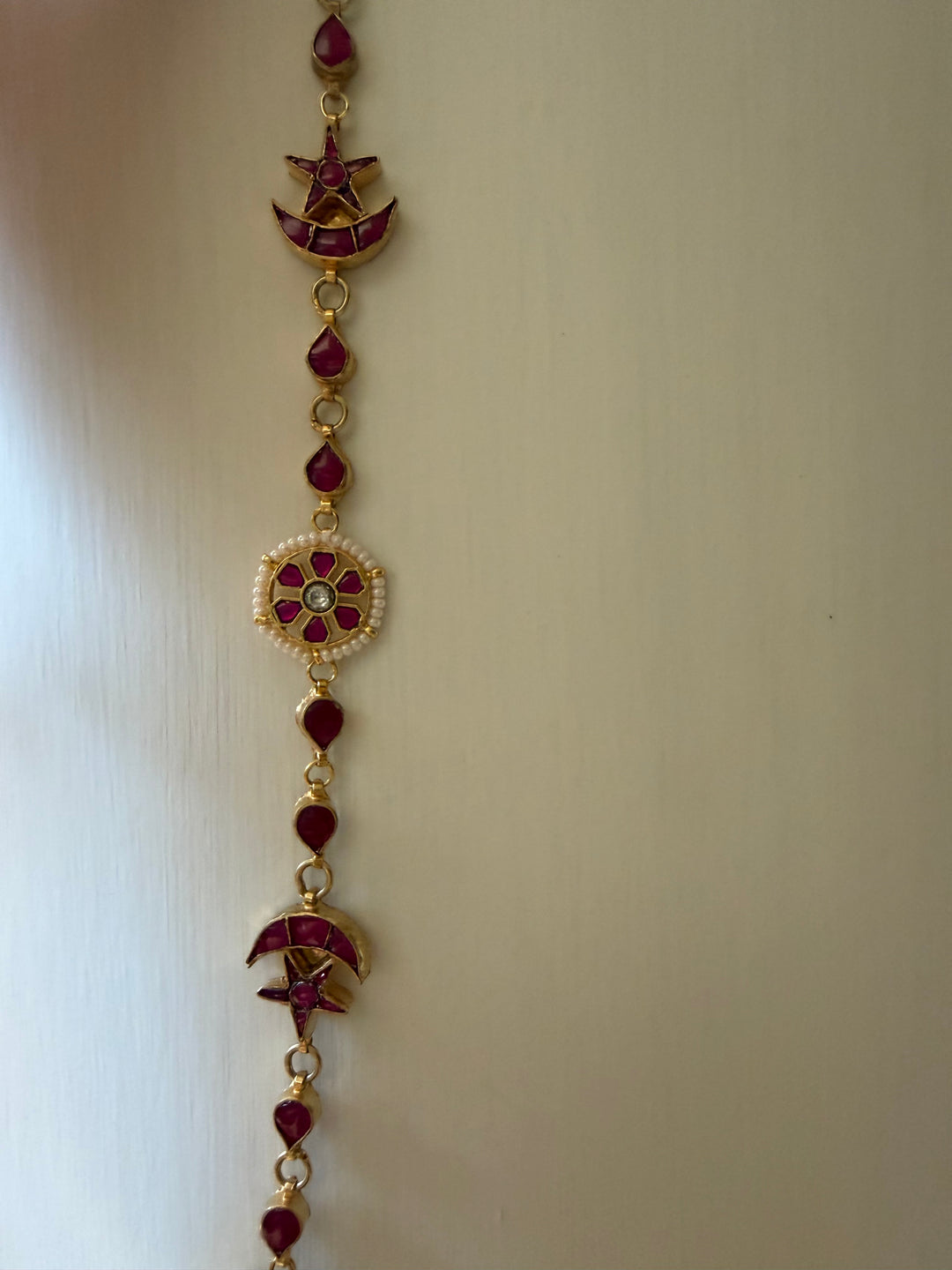 Suhana gulabi chand necklace