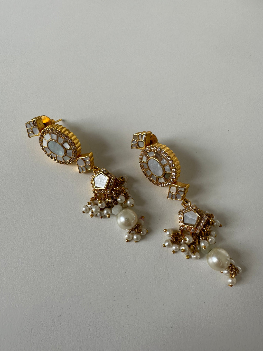 Jeda Milky Earrings