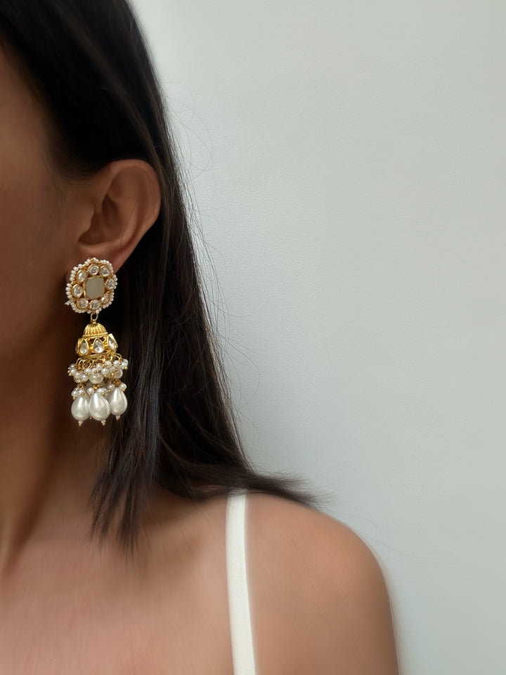 Amrita Milky Earrings