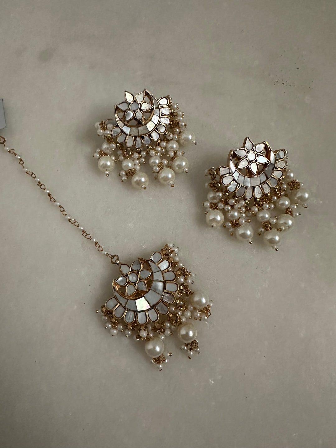 Conrad milky 4 earring tikka set