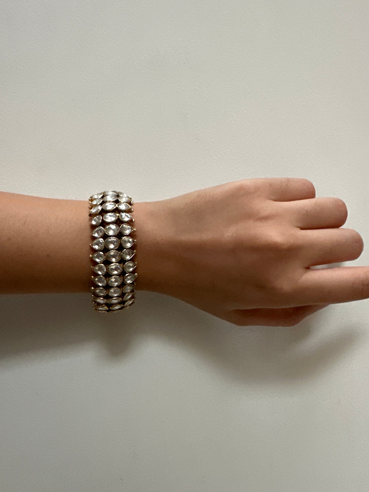 Flexible kundan bracelet