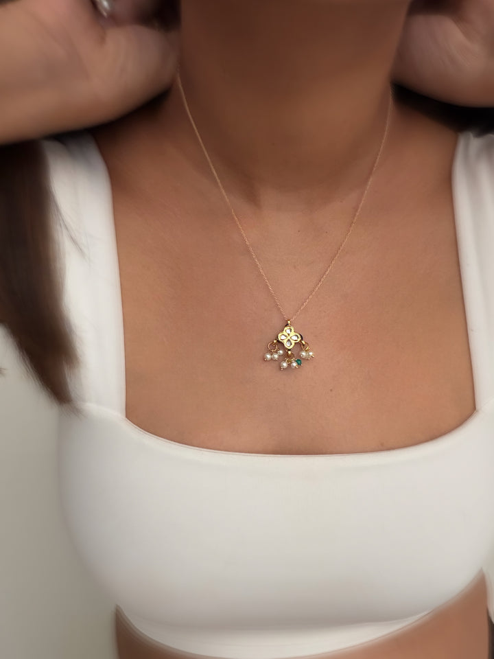 Chukdi flower necklace