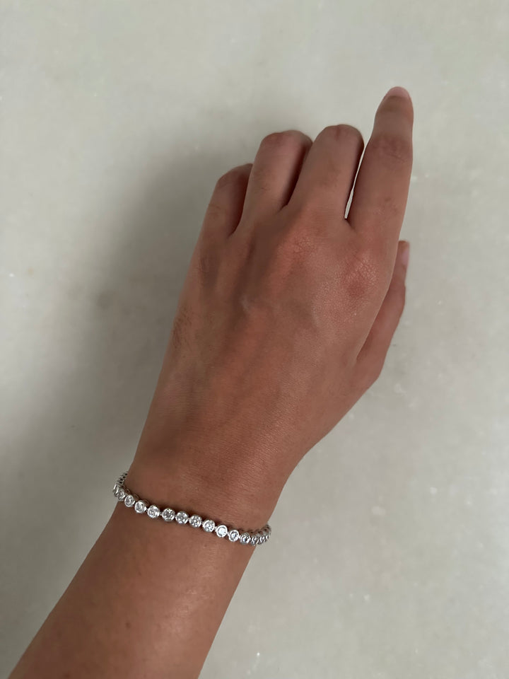 Round tennis bracelet