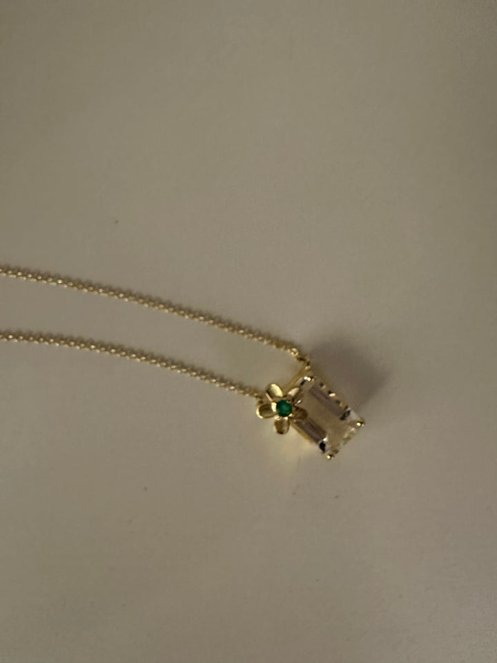 Poppy pendant necklace