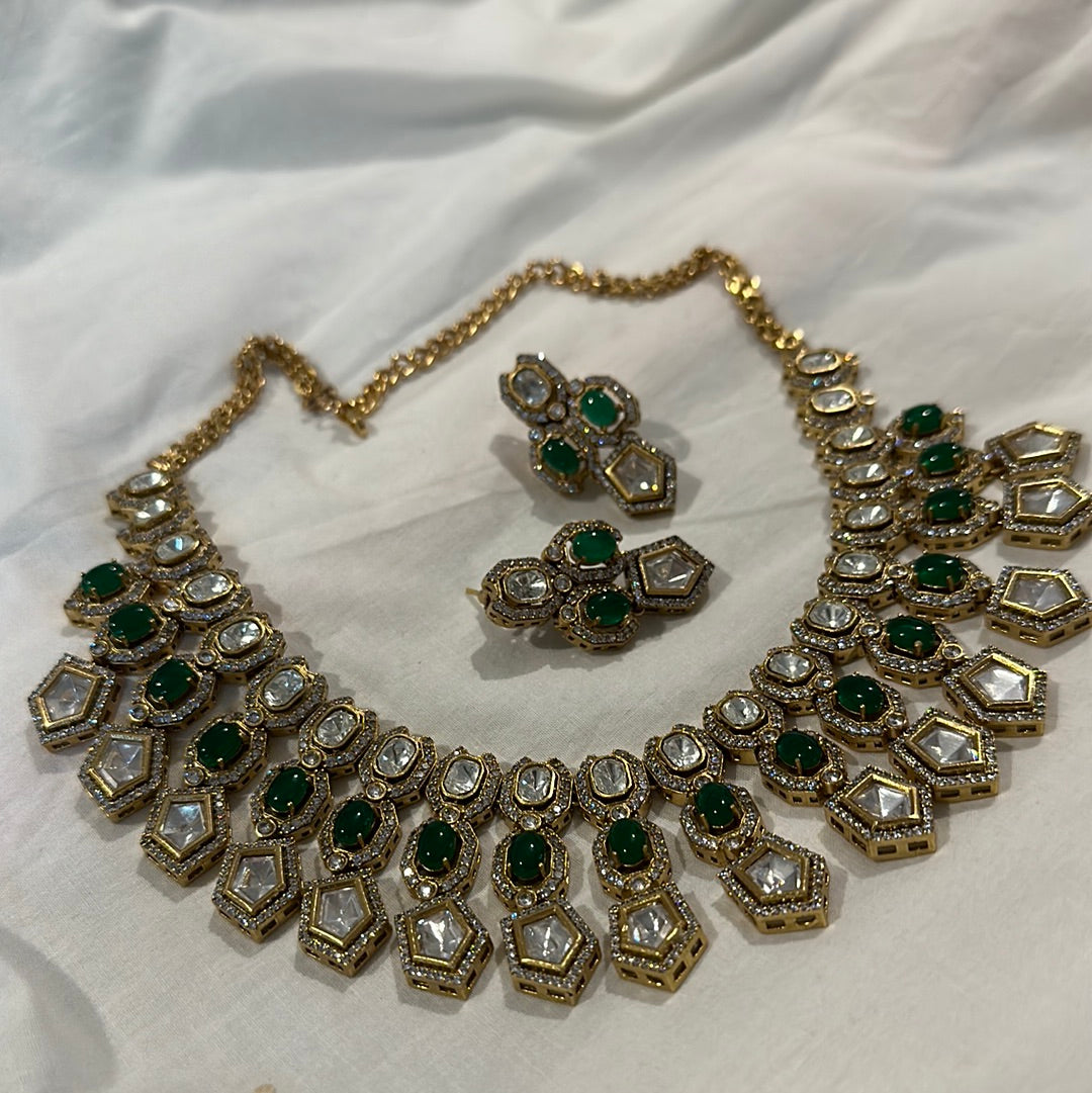 Shifa Necklace Set