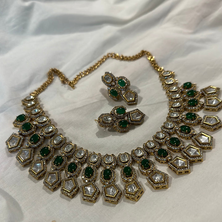 Shifa Necklace Set