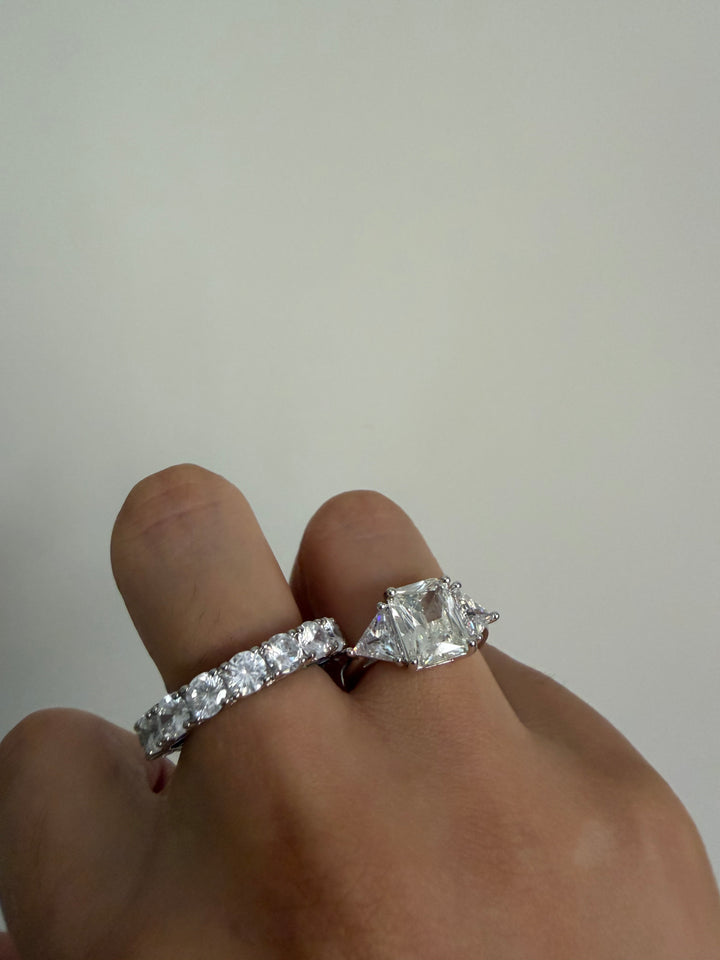 Diamond square ring