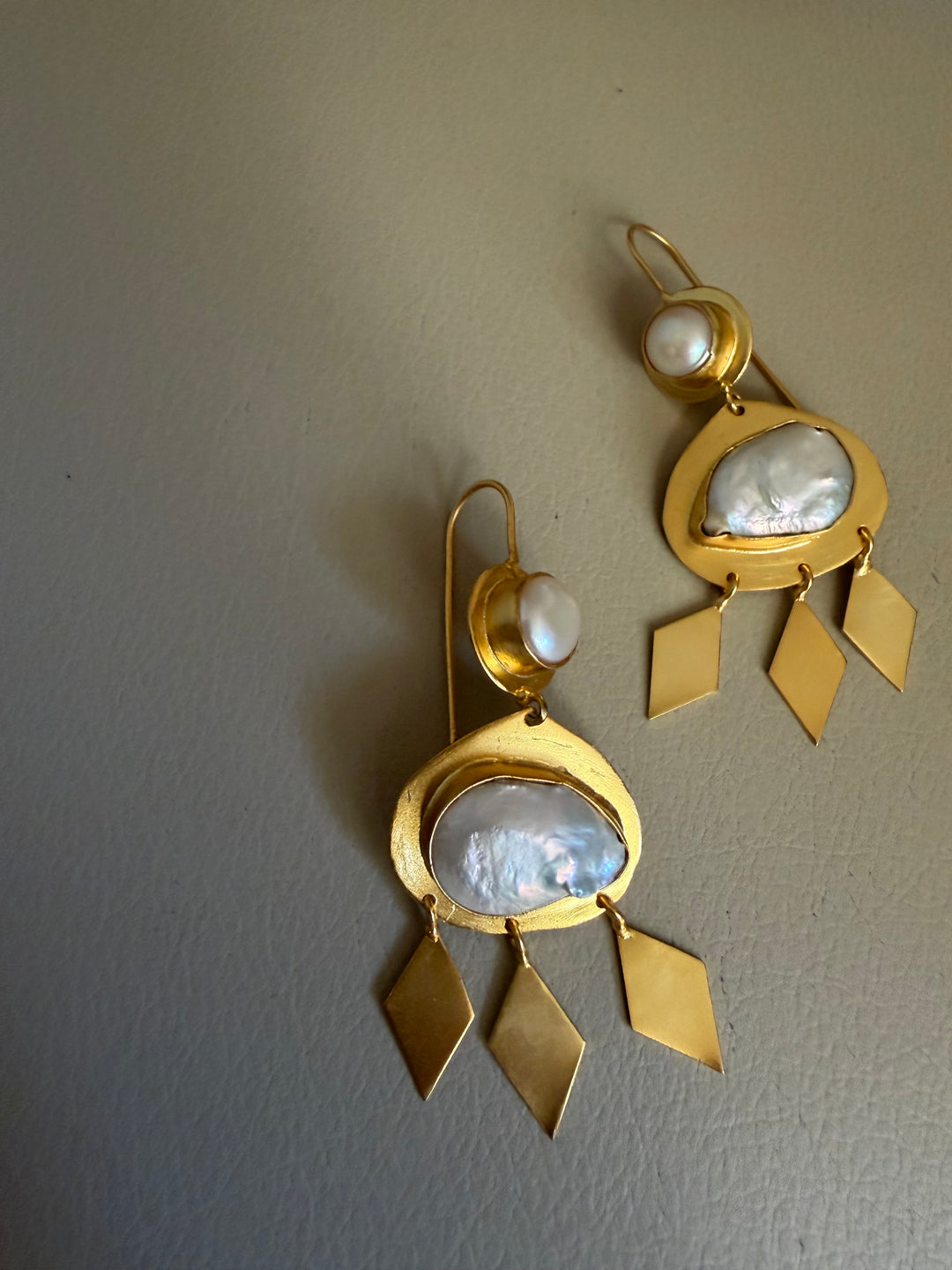 Pearl dazzle earrings