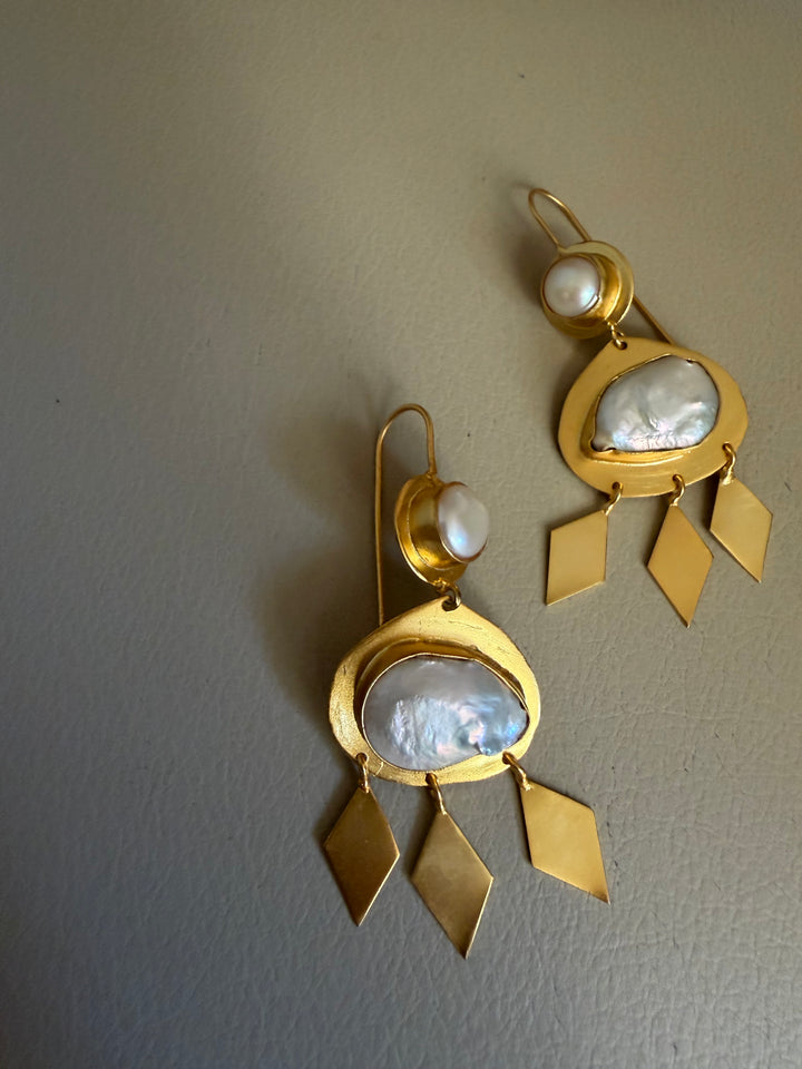 Pearl dazzle earrings