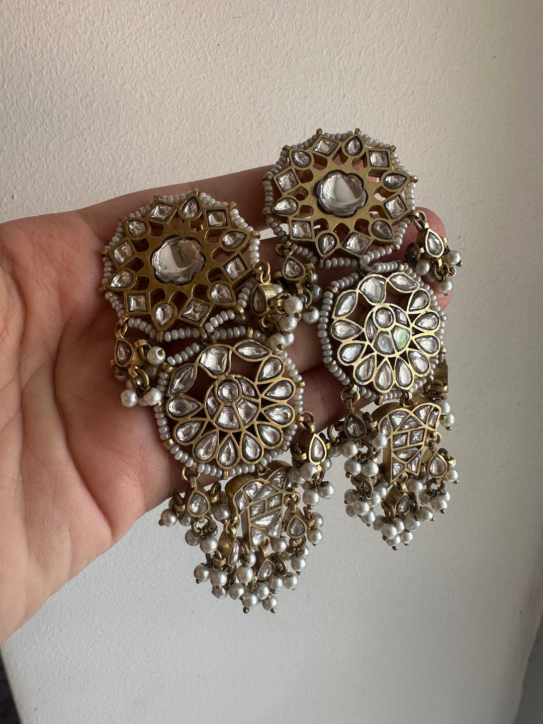 Sivya white earrings