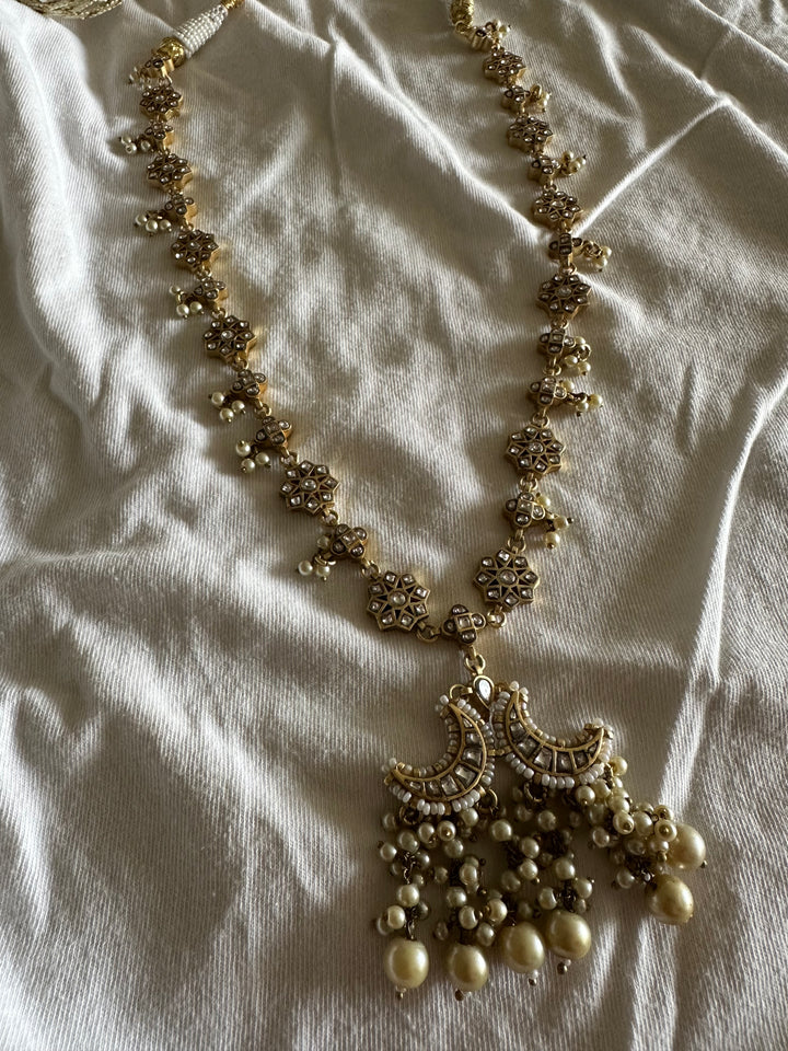 Chaand necklace
