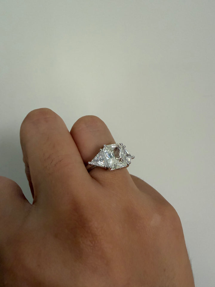 Diamond square ring