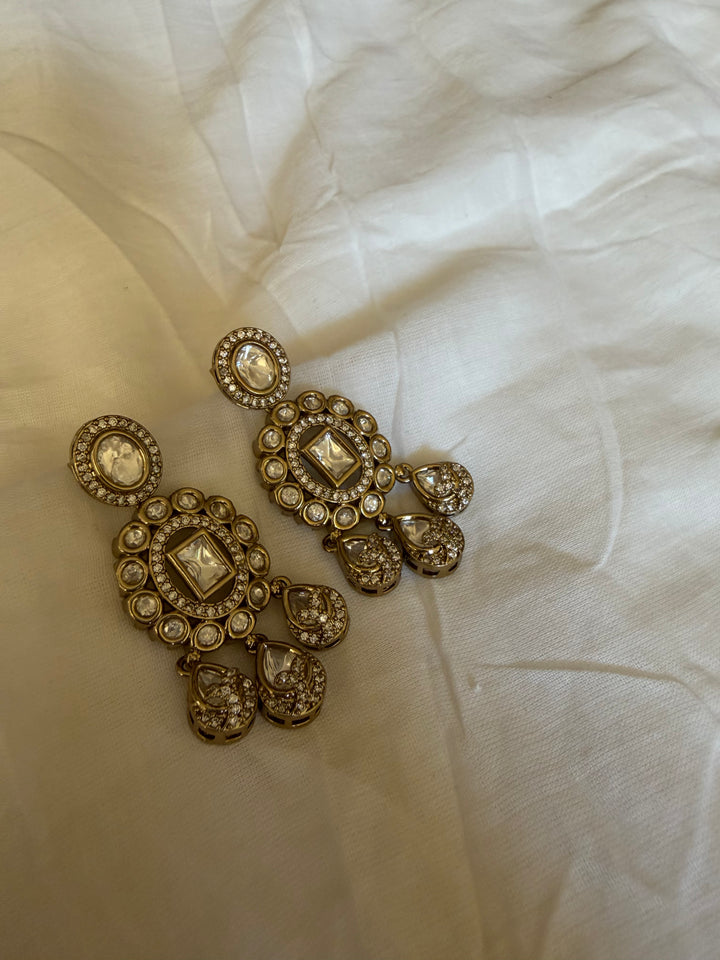 Samar victor earrings