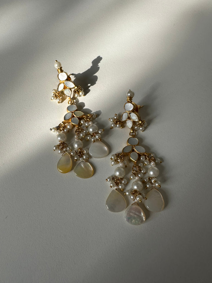 Jeda Milky Earrings