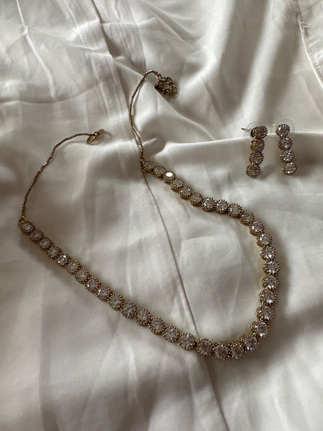 Diamonde single string necklace set