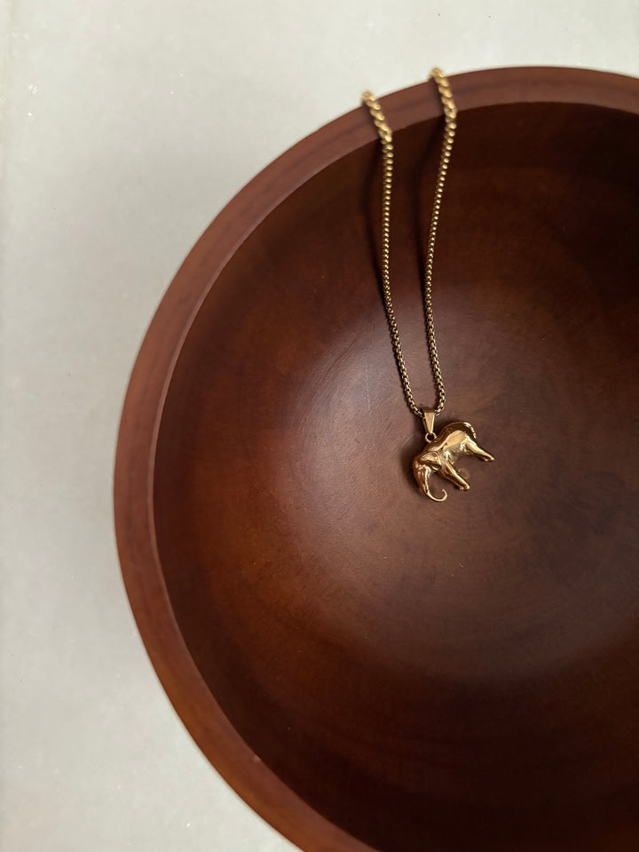 Elephant motif necklace