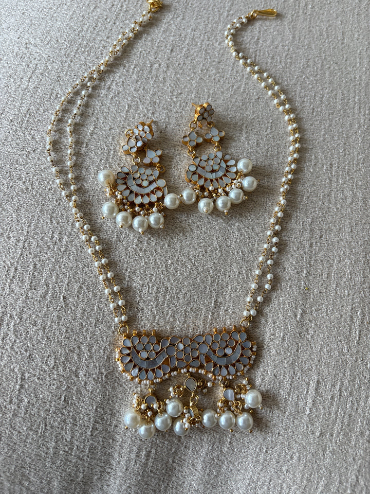 Martha 28 Necklace set